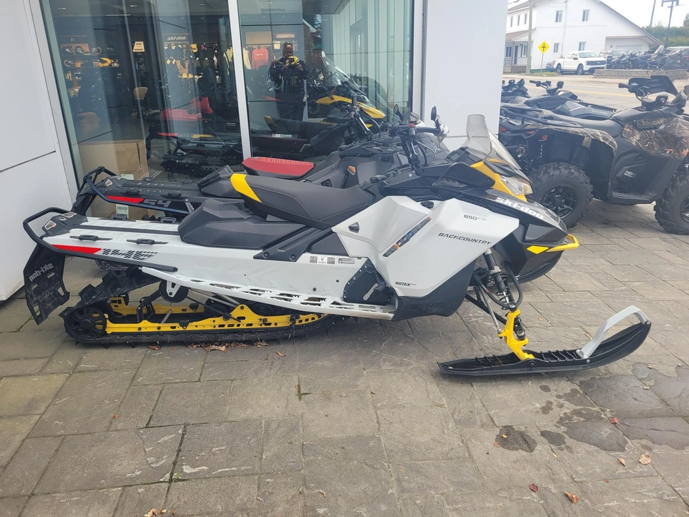 2023 Skidoo Backcountry Ugpd alt