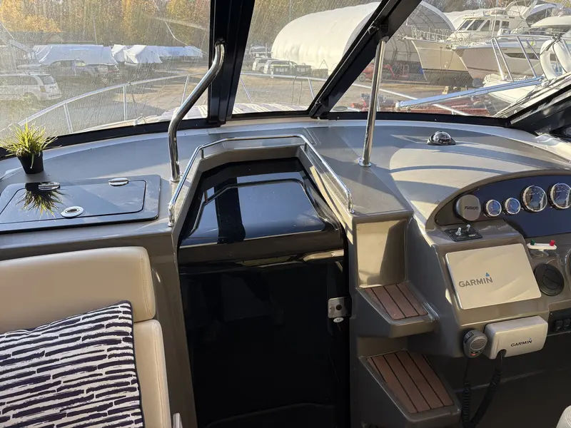 2012 Regal 35 sc thumbnail 10