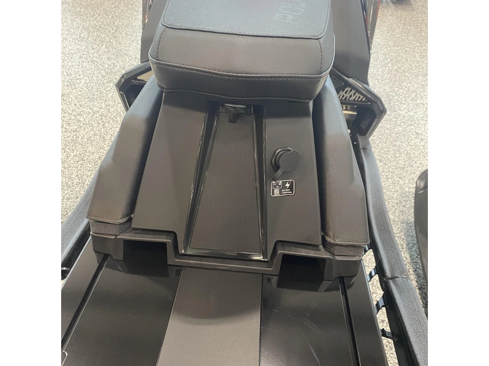 2025 Polaris Boost Switchback Assault 146 alt