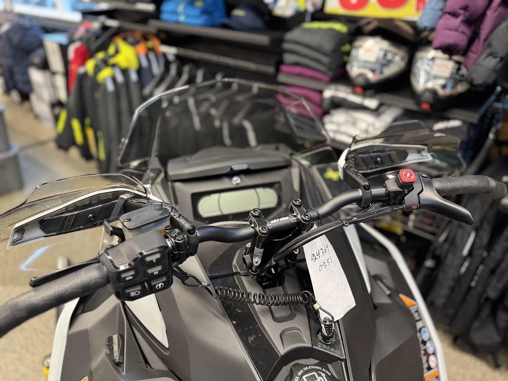 Ski-doo Mxz Adrénaline Avec Ensemble Blizzard 2024 alt