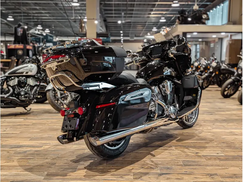 2025 Indian Motorcycle Roadmaster PowerPlus Limited with 112 + Powerband Audio Package // Black Metallic thumbnail 12