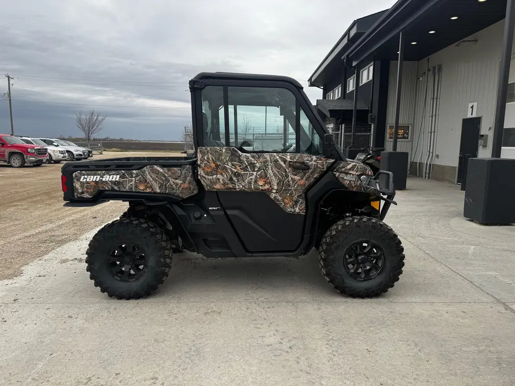 2024 Can-Am DEFENDER HD10 LTD WITH CAMSO TRACKS