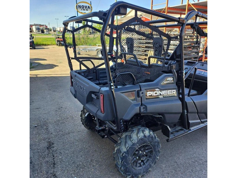 2025 Honda Pioneer 700-4p Dlx alt
