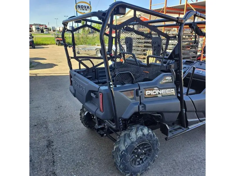 2025 Honda Pioneer 700-4P DLX thumbnail 4