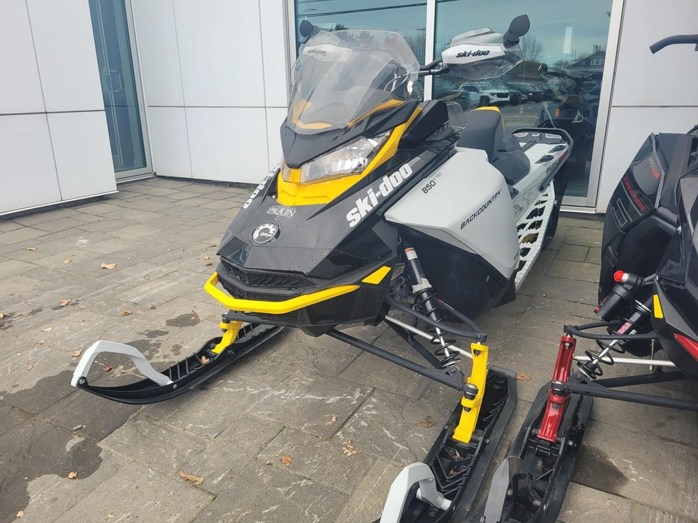 2023 Skidoo Backcountry Ugpd alt