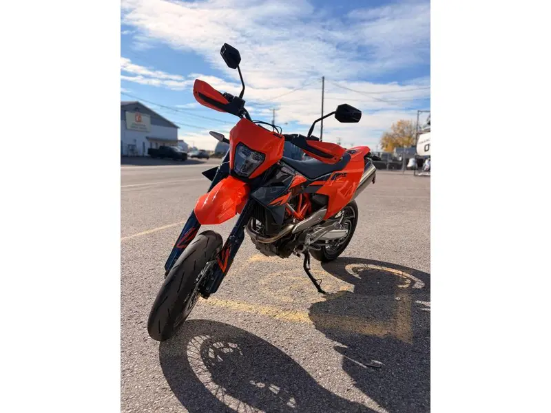 2026 KTM 690 SMC R