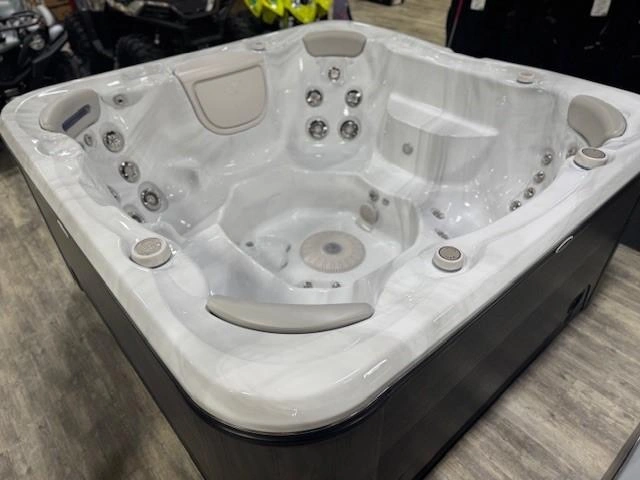 2025 Hydropool 728 Platinum alt