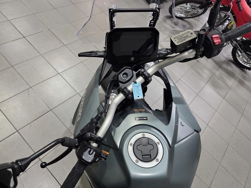 2024 Suzuki V-strom 800 alt