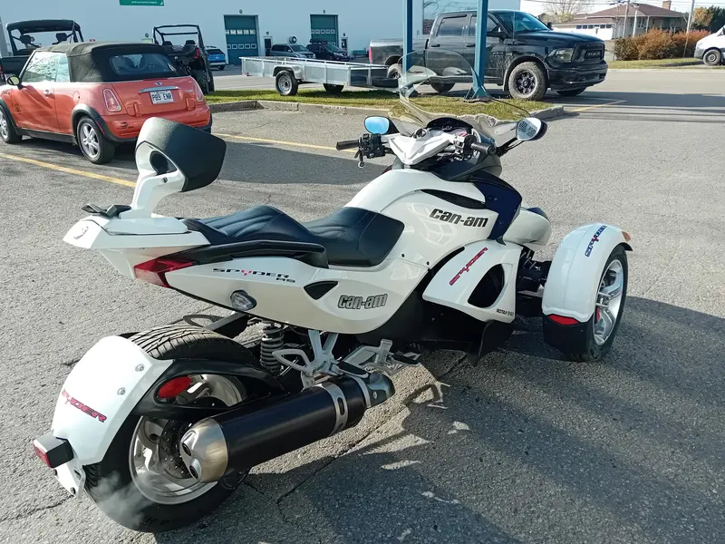 2011 Can-Am SPYDER RS
