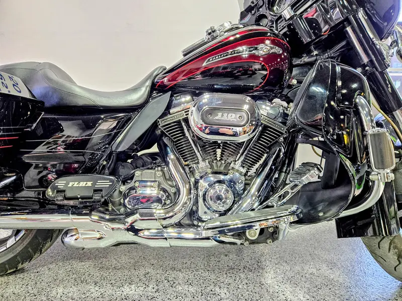 2011 Harley-Davidson FLHXSE SCREAMING EAGLE 110 thumbnail 6