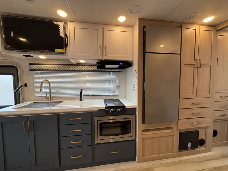 2026 Thor Echelon MB24