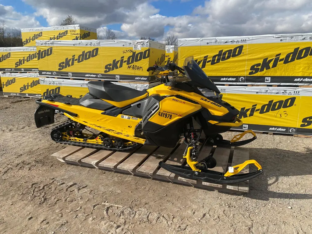 2023 Ski-Doo Renegade 900 X Turbo R