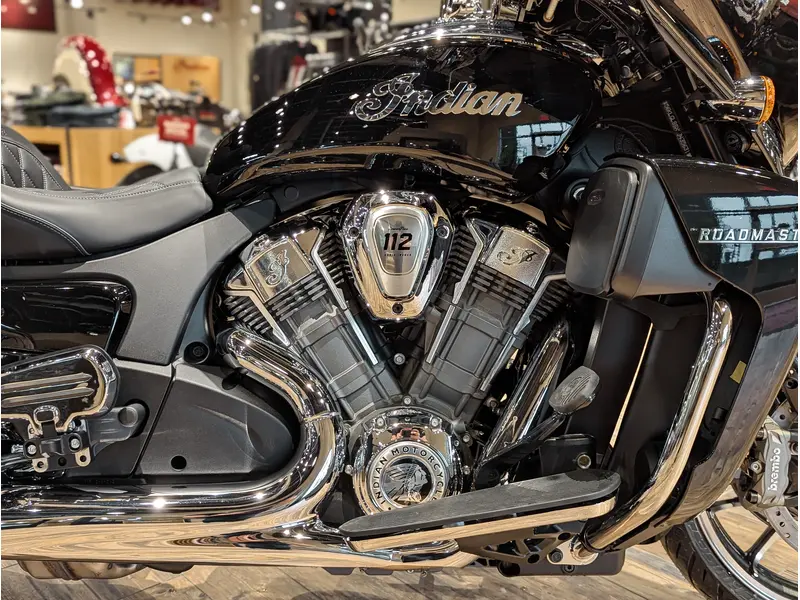 2025 Indian Motorcycle Roadmaster PowerPlus Limited with 112 + Powerband Audio Package // Black Metallic thumbnail 6