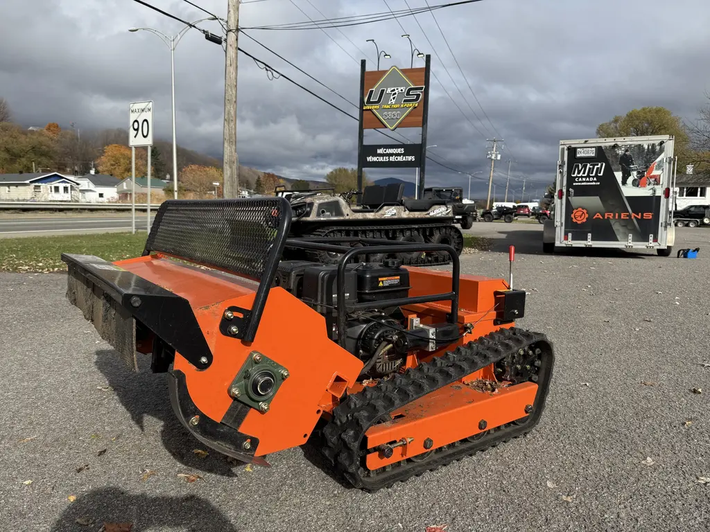 2026 Ducar Débroussailleuse Ducar 40’’ à marteau téléguidé 