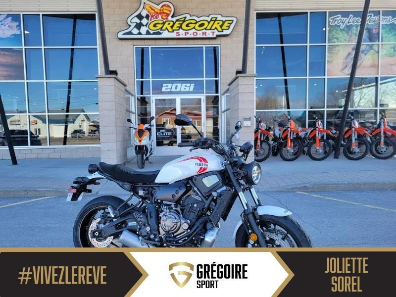 2025 Yamaha Xsr700 alt