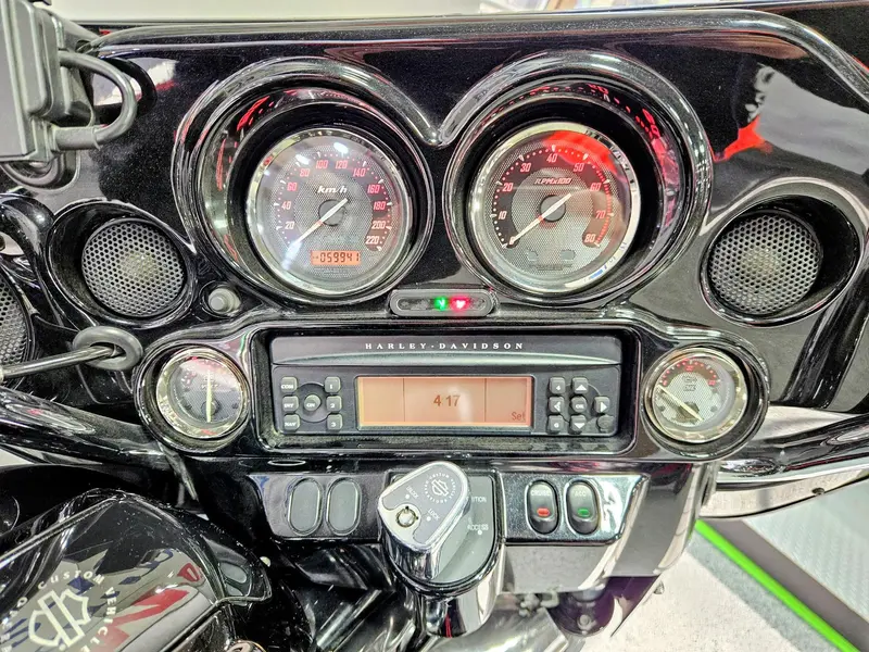 2011 Harley-Davidson FLHXSE SCREAMING EAGLE 110 thumbnail 5