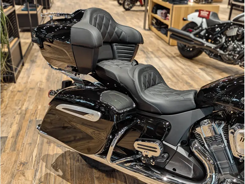 2025 Indian Motorcycle Roadmaster PowerPlus Limited with 112 + Powerband Audio Package // Black Metallic thumbnail 11