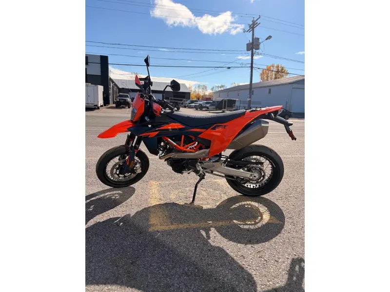 2026 KTM 690 SMC R