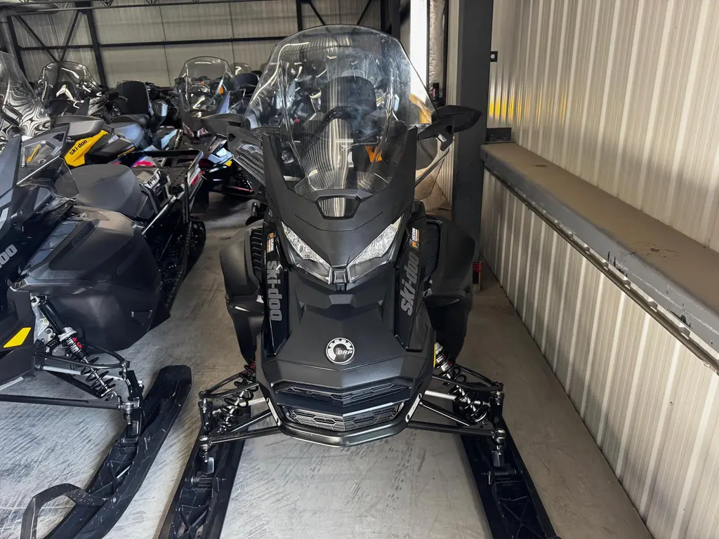 Ski-Doo EXPEDITION SE 900 ACE 1.5 2025