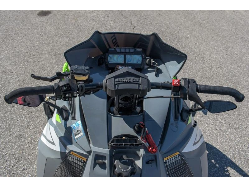 Arctic Cat Riot 8000 2022 alt
