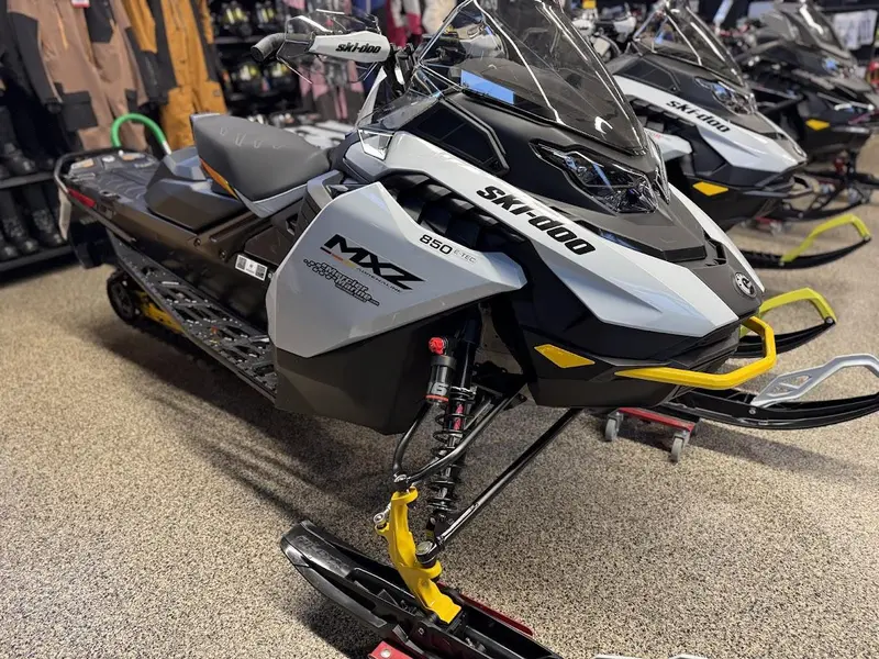2024 Ski-Doo MXZ Adrénaline Avec ensemble Blizzard