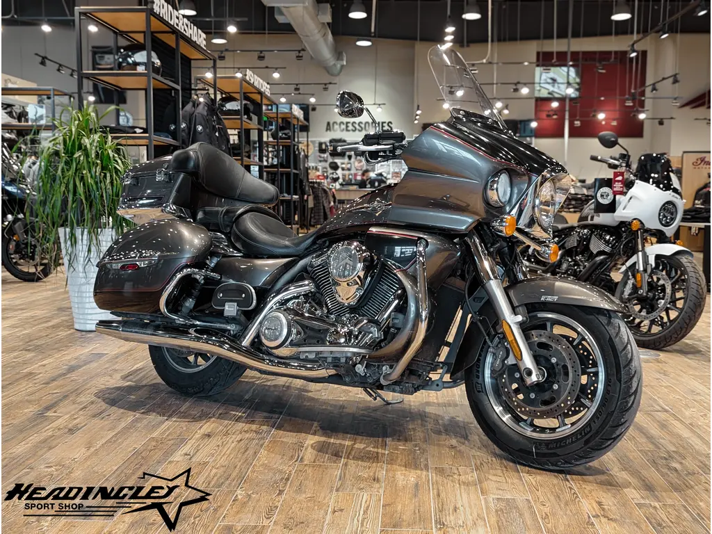 2012 Kawasaki Vulcan 1700 Voyager // Metallic Graystone/Metallic Spark Black 