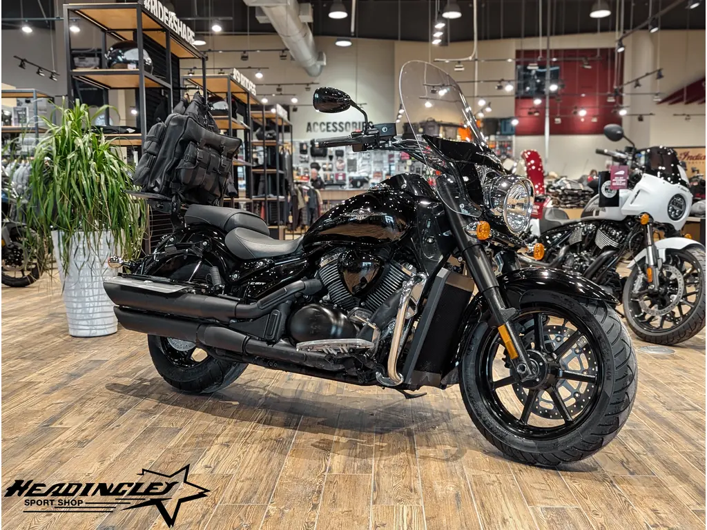 2018 Suzuki Boulevard C90T // Black