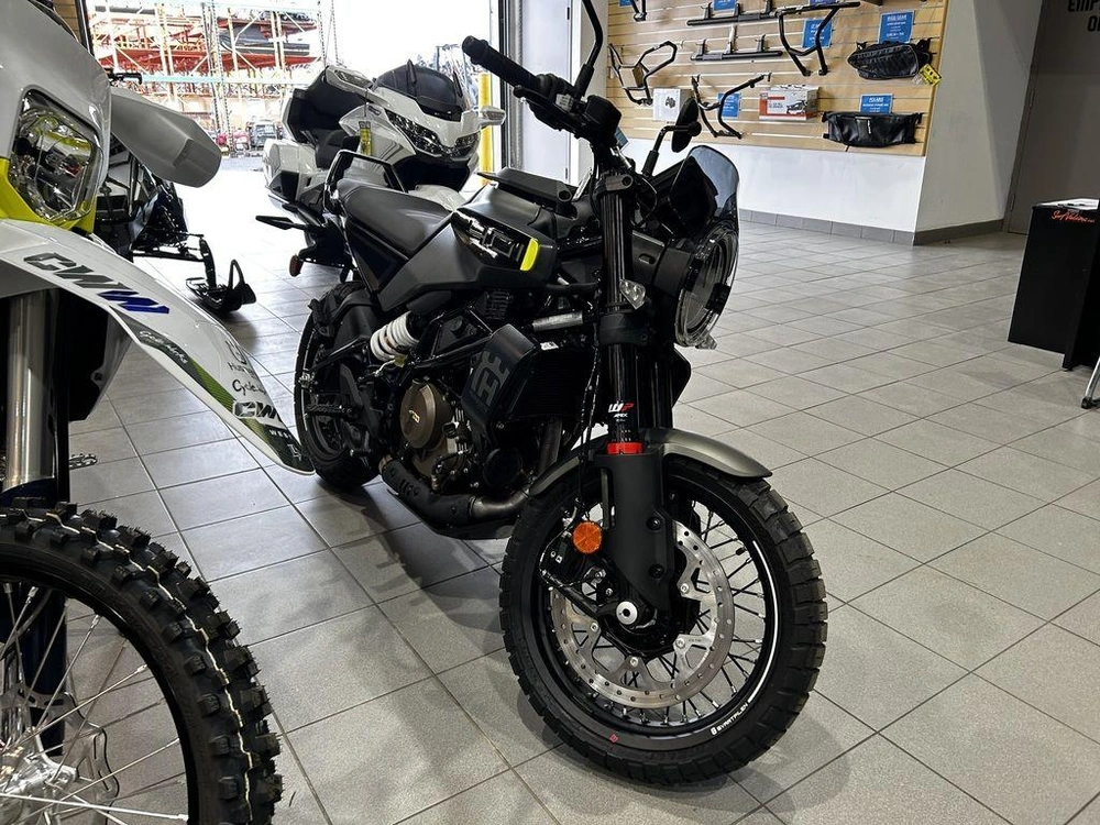 2024 Husqvarna Svartpilen 401 alt