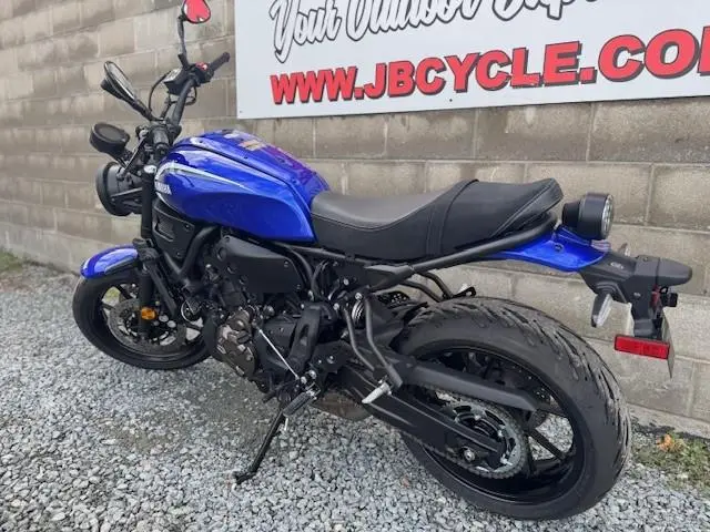 2025 Yamaha XSR 700 TEAM YAMAHA BLUE