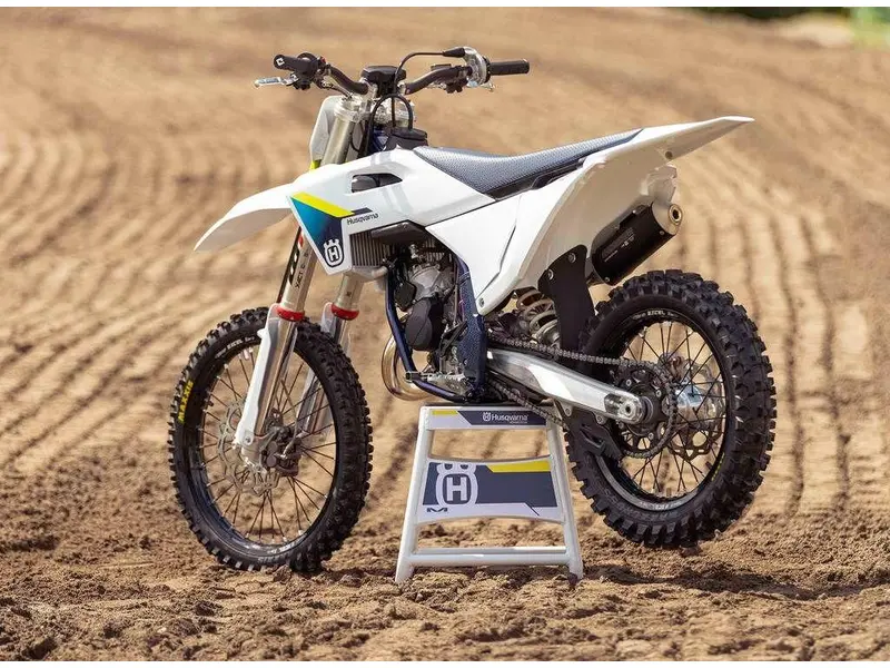 2025 Husqvarna F2001Y8