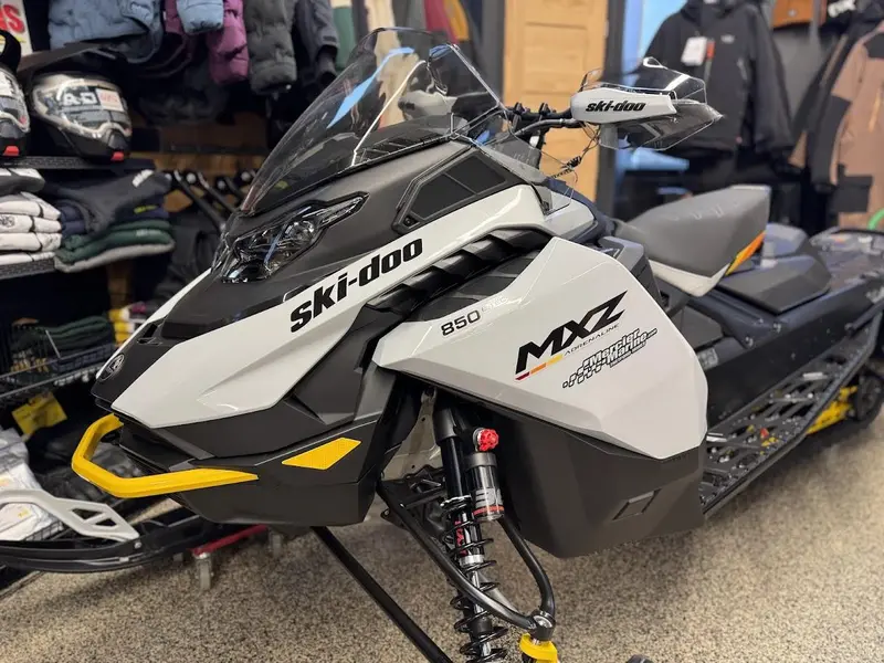 2024 Ski-Doo MXZ Adrénaline Avec ensemble Blizzard