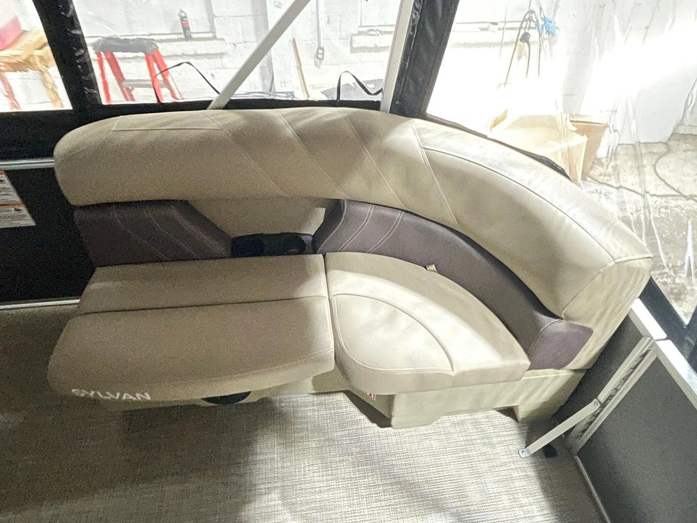 Sylvan Mirage 8520 Cruise 2026 alt