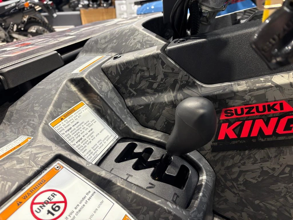 Suzuki Lt-a500xpzsm5 Carbone 2025 alt