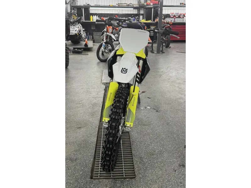 2024 Husqvarna FC 450 thumbnail 7
