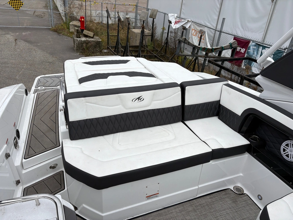 2022 Monterey Boats 298ss alt