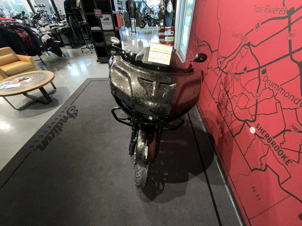 Indian Motorcycle Challenger Dark Horse 112 With Powerband Audio Package 2026 alt