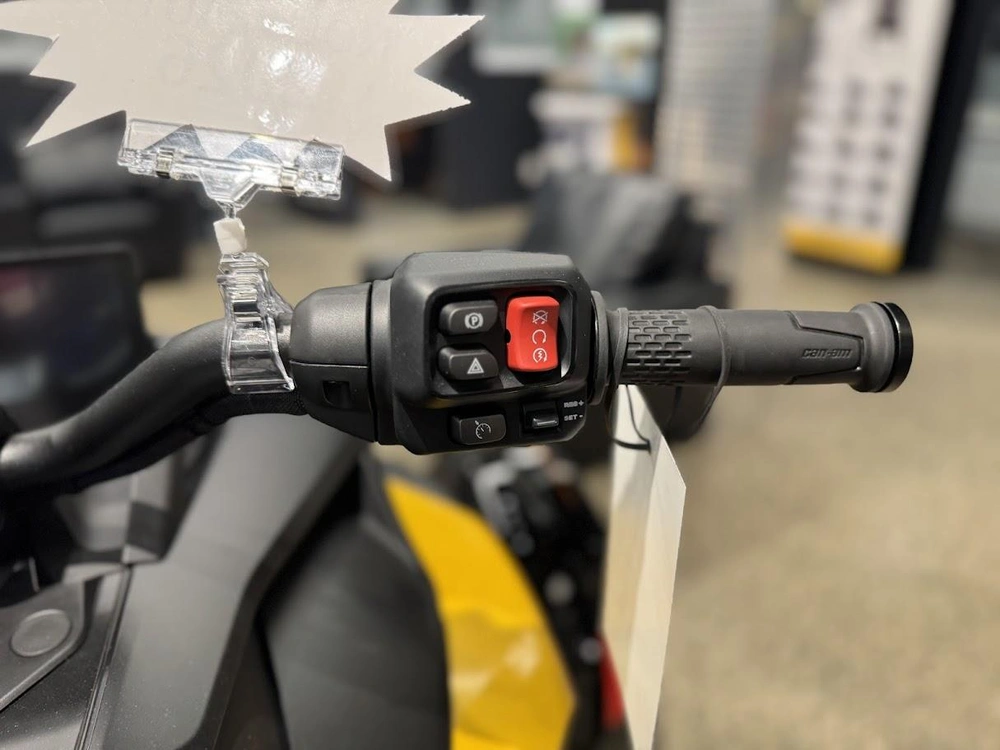 Can-am F3-s 2026 alt