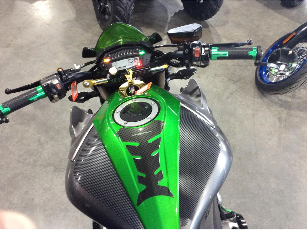 Kawasaki Z1000 2014 alt