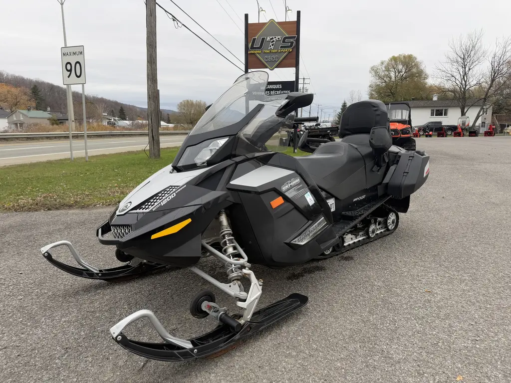 2011 Ski-Doo Grand Touring SE 4-Tec