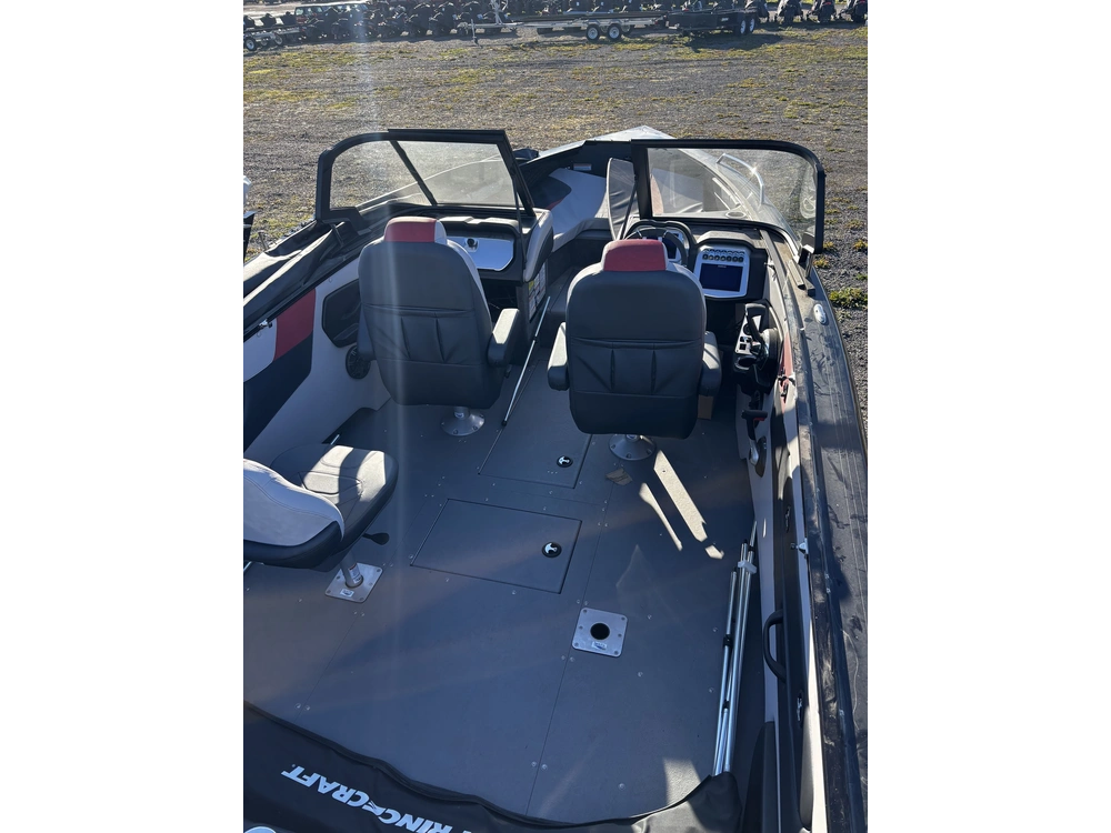 2025 Princecraft Platinum 220 alt