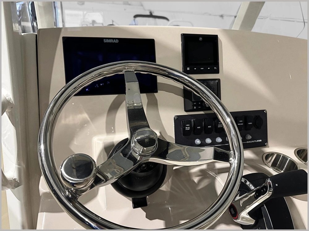 2025 Boston Whaler 220 Dauntless alt