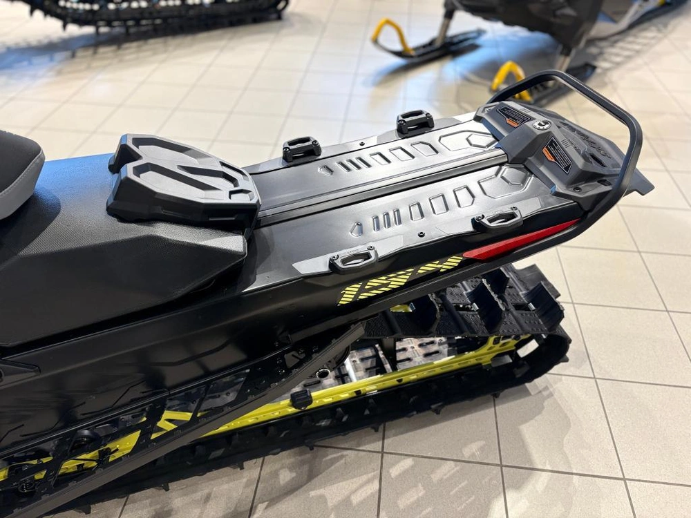 Ski-doo Summit Adr W/ Edge Pkg 154 850 E-tec Powdermax Light Flexedge 2.5'' Shot 2026 alt