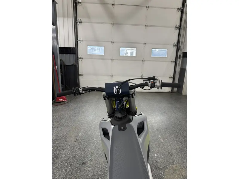 2024 Husqvarna FC 450 thumbnail 10