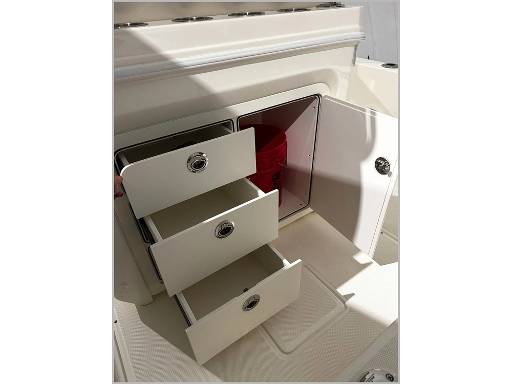 2025 Boston Whaler 220 Dauntless alt