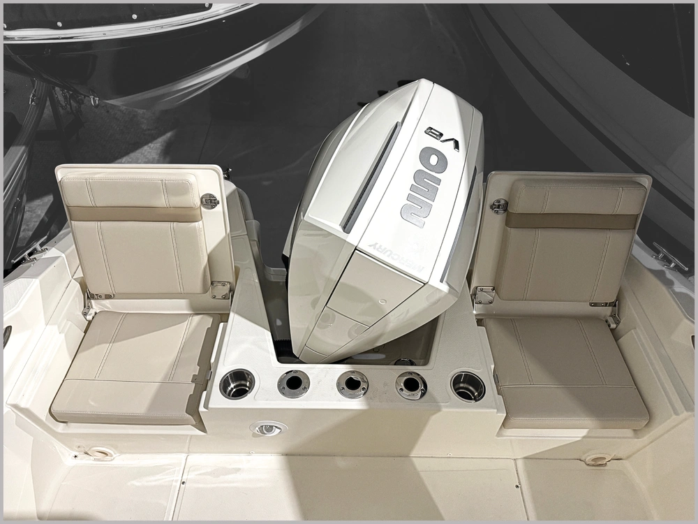 2025 Boston Whaler 220 Dauntless alt