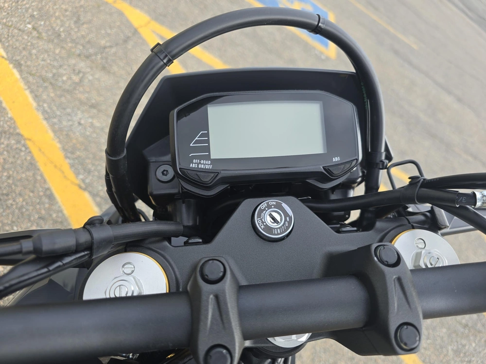 2025 Suzuki Dr-z4s alt