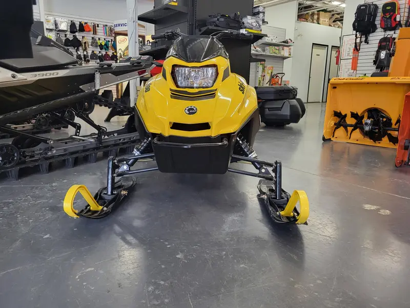 2025 Ski-Doo MXZ 200