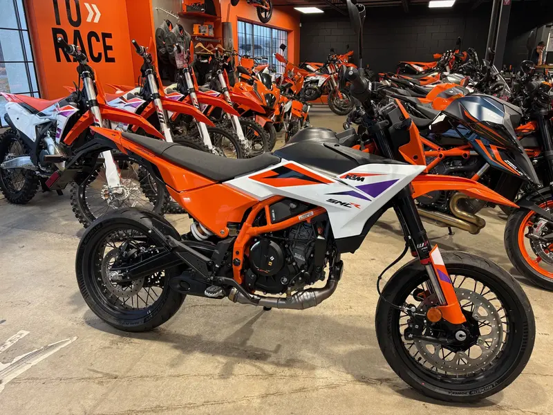 2025 KTM 390 SMC R