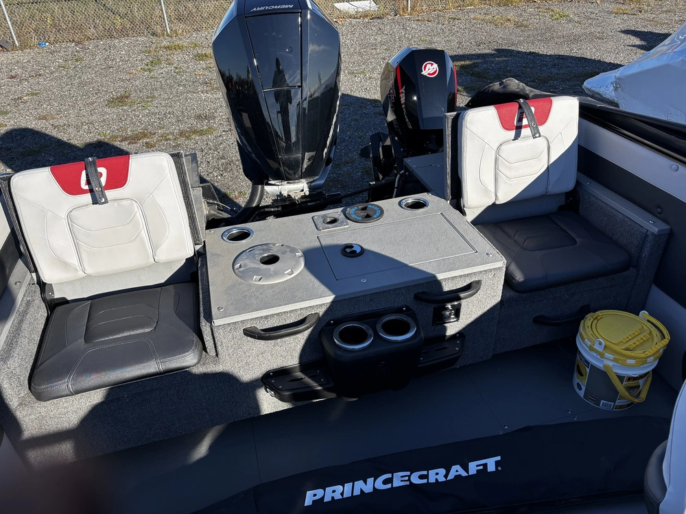 2025 Princecraft Platinum 220 alt