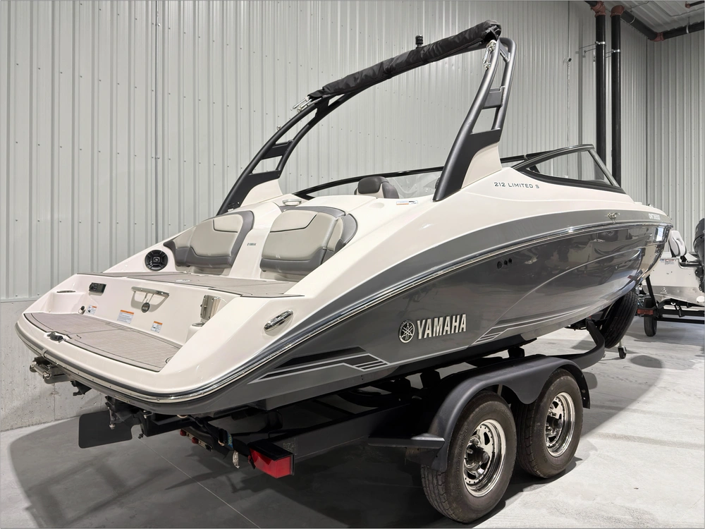 2019 Yamaha 212 Limited S alt